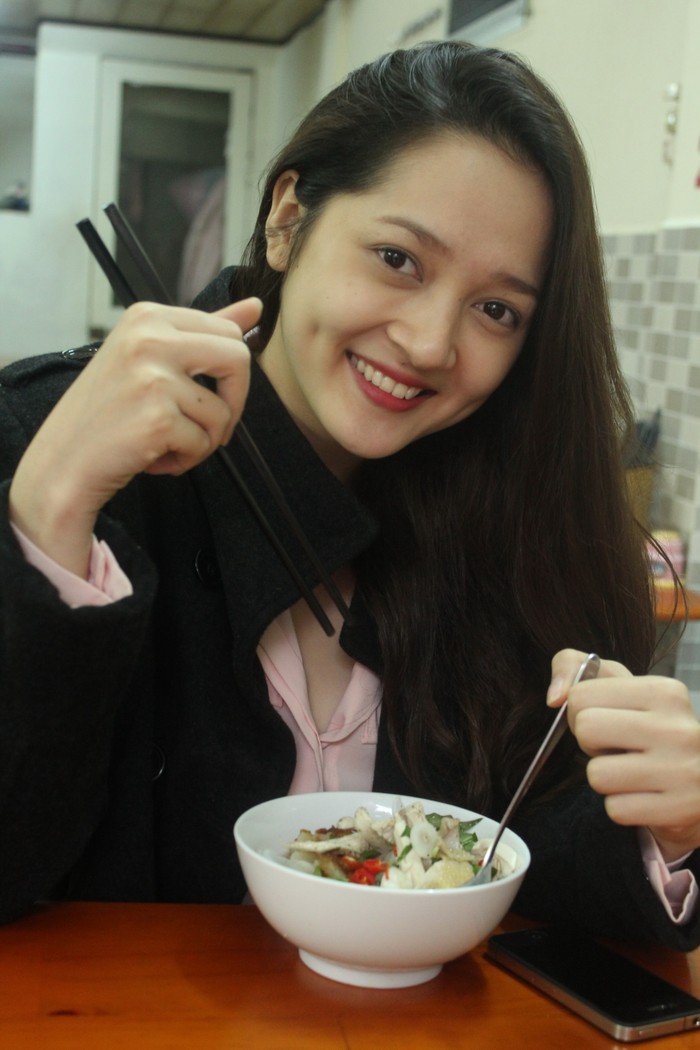 Mới đây Bảo Anh đã có buổi biểu diễn tại Đà Lạt, ban ngày cô dành nhiều thời gian đi tham quan và khám phá ẩm thực.(Theo giaoduc.net.vn)